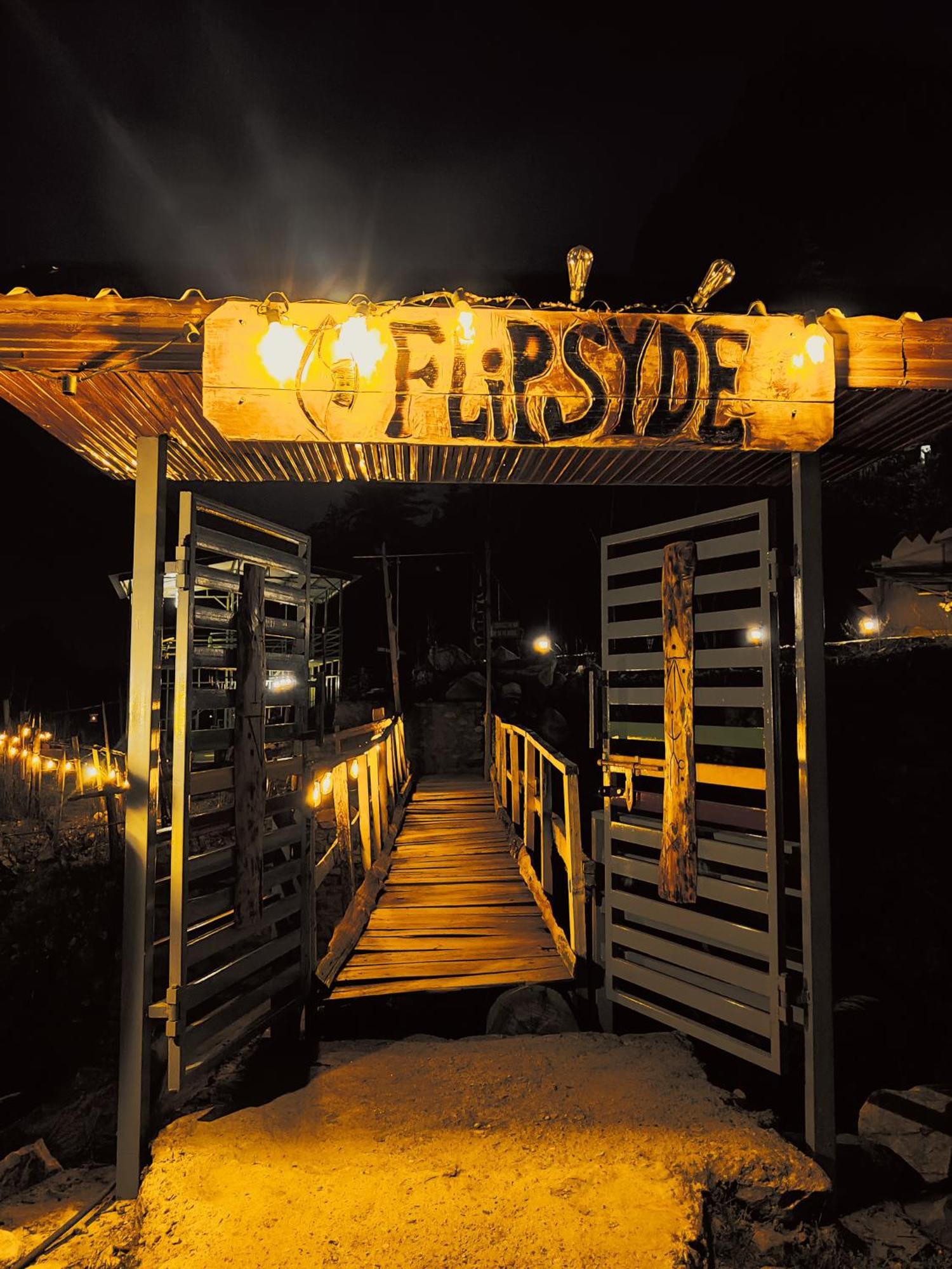 Отель Flipsyde Retreat Касоль Экстерьер фото